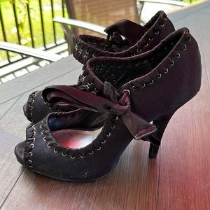 Baker High Heal, side tie